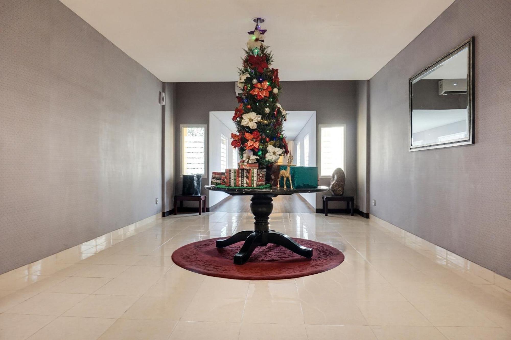 Townhouse Oak Bi Executive Hotel