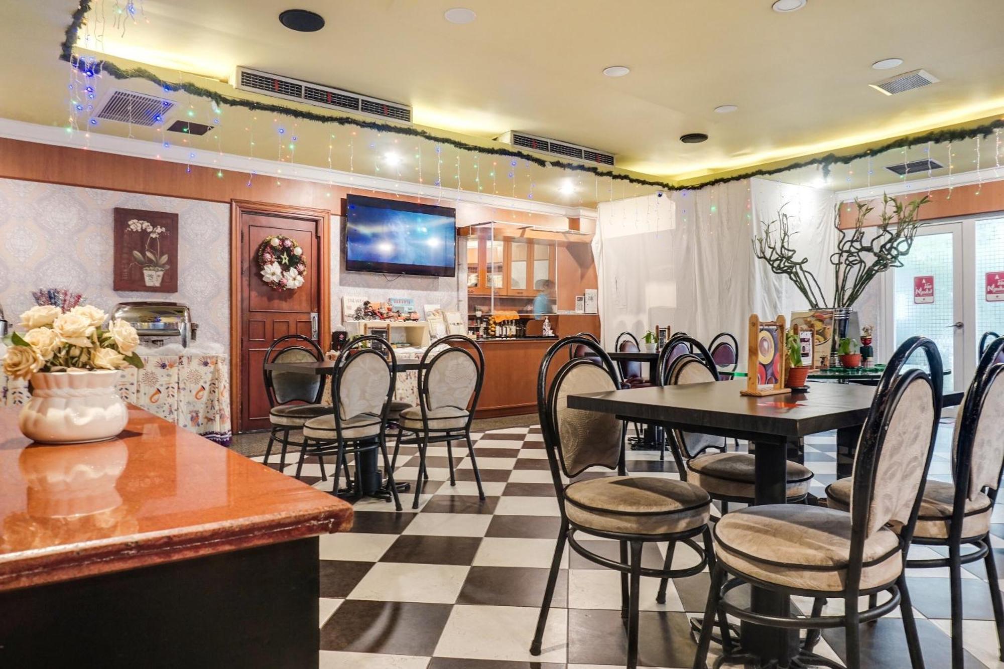 Townhouse Oak Bi Executive Hotel