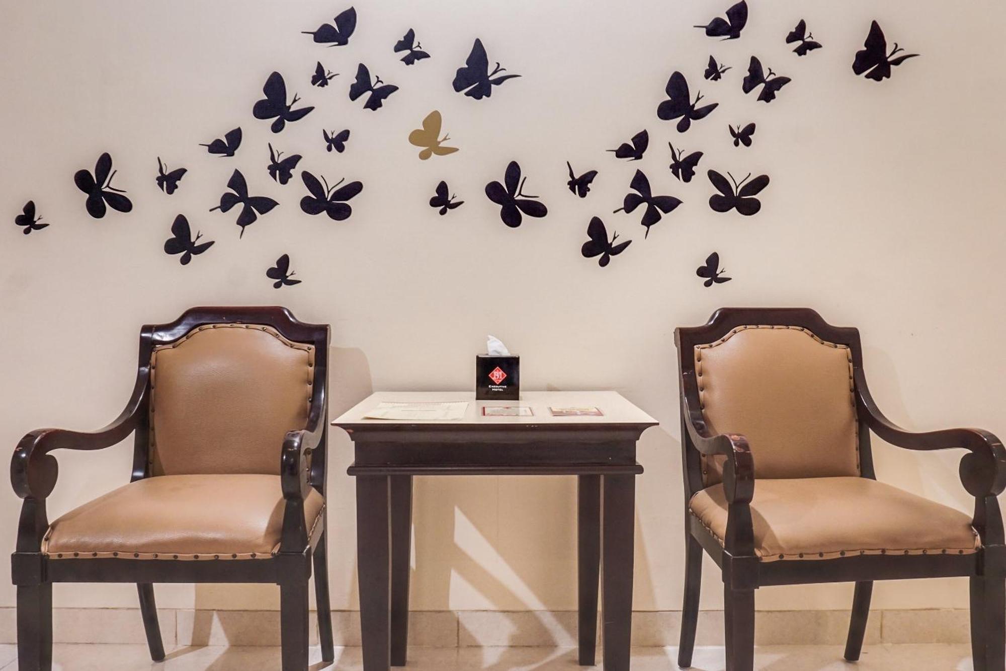 Townhouse Oak Bi Executive Hotel