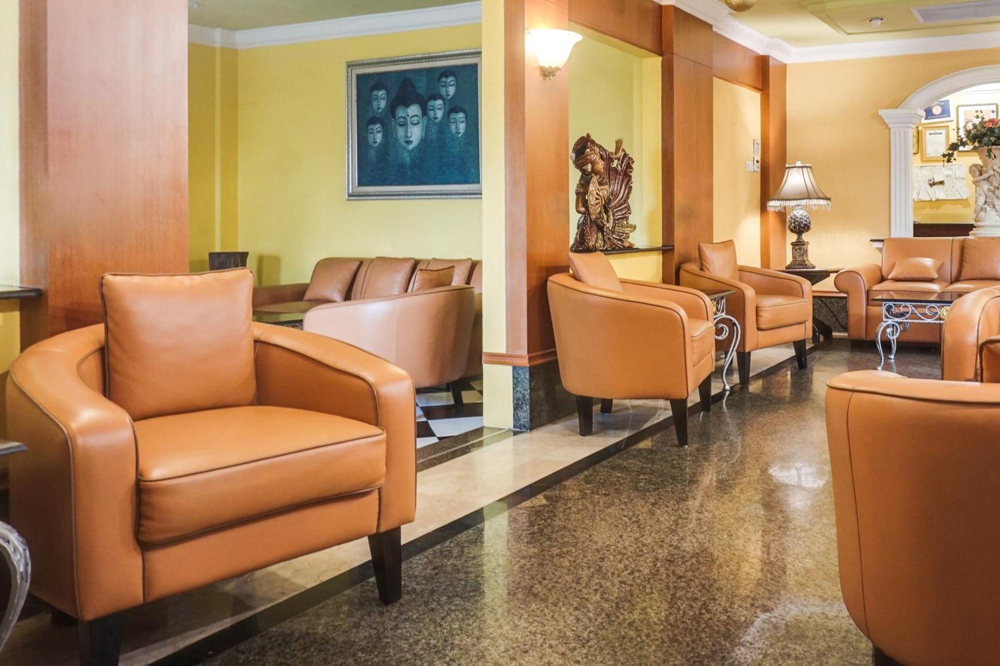 Townhouse Oak Bi Executive Hotel
