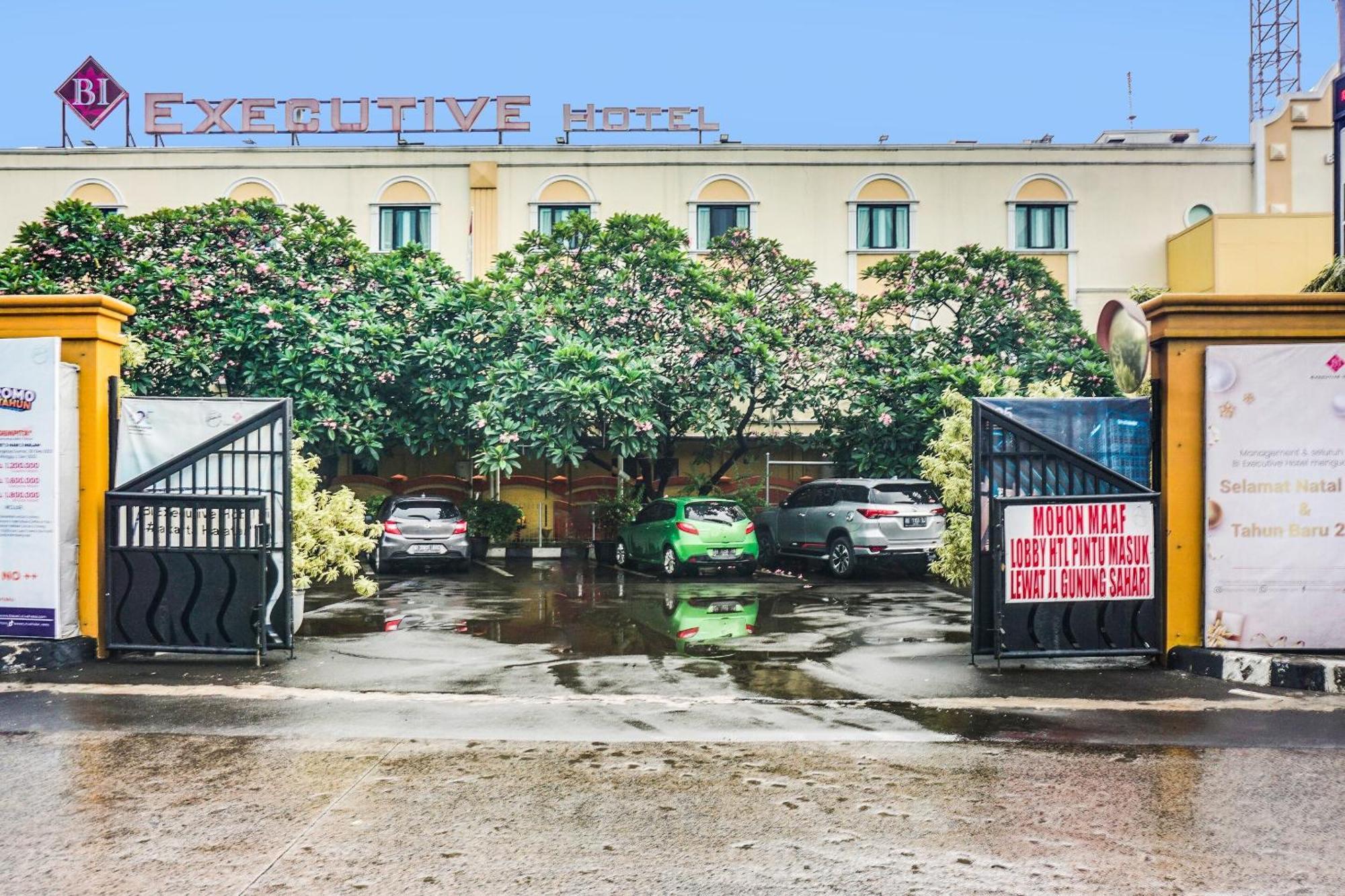 Townhouse Oak Bi Executive Hotel